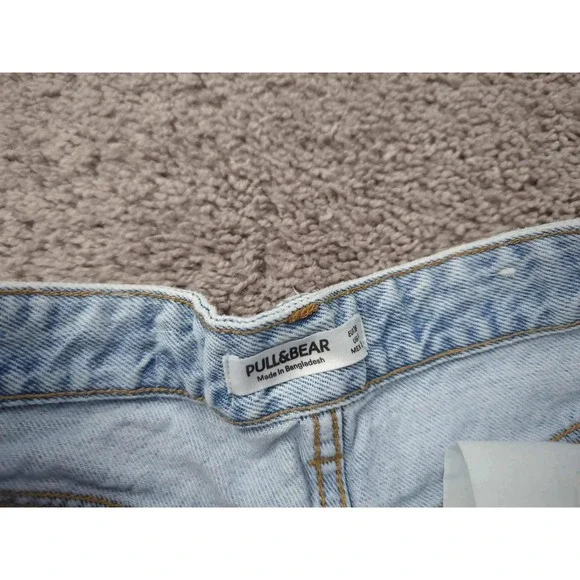 PULL & BEAR Cutoff Shorts Womens 26 Light Wash Denim Frayed Hem Hot Pants‎ - Picture 2 of 7